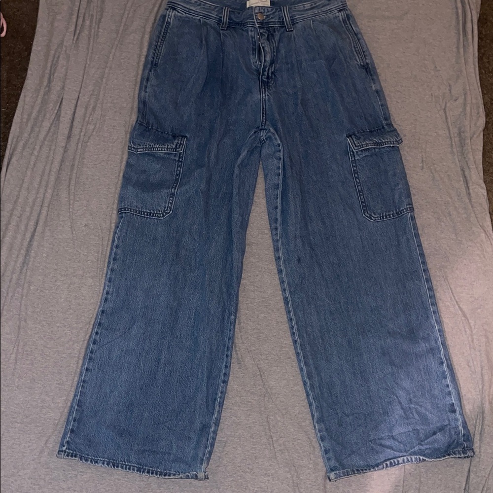 Universal Thread Light Blue Denim Jeans with Logo Tag